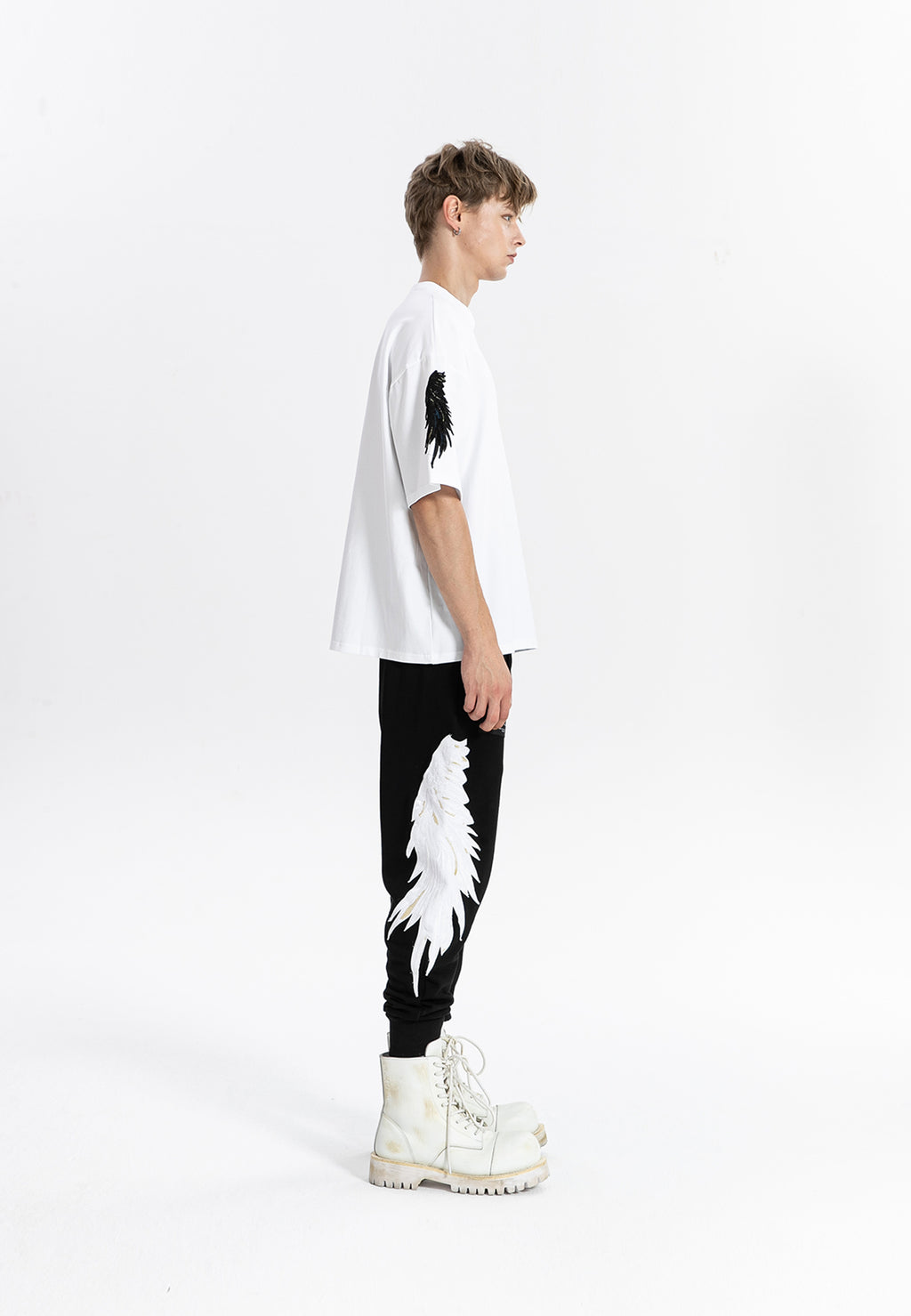 Camiseta con alas bordadas | MWM