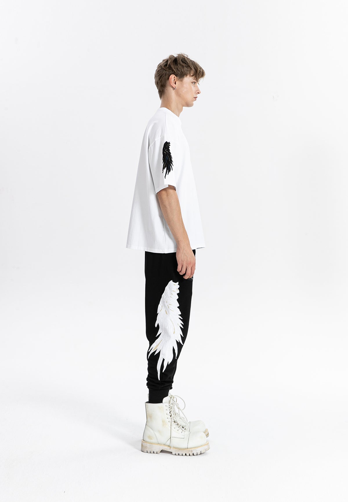 Camiseta con alas bordadas | MWM