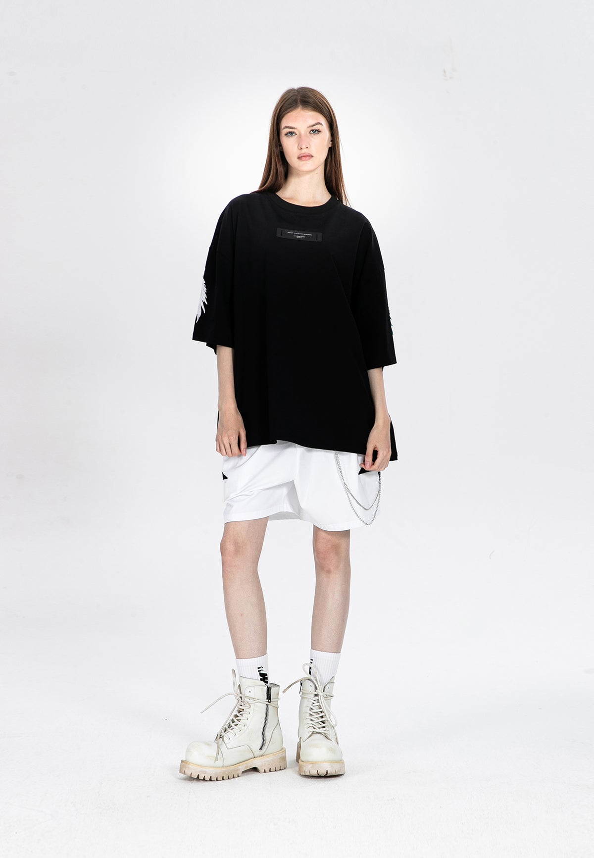 Camiseta con alas bordadas | MWM