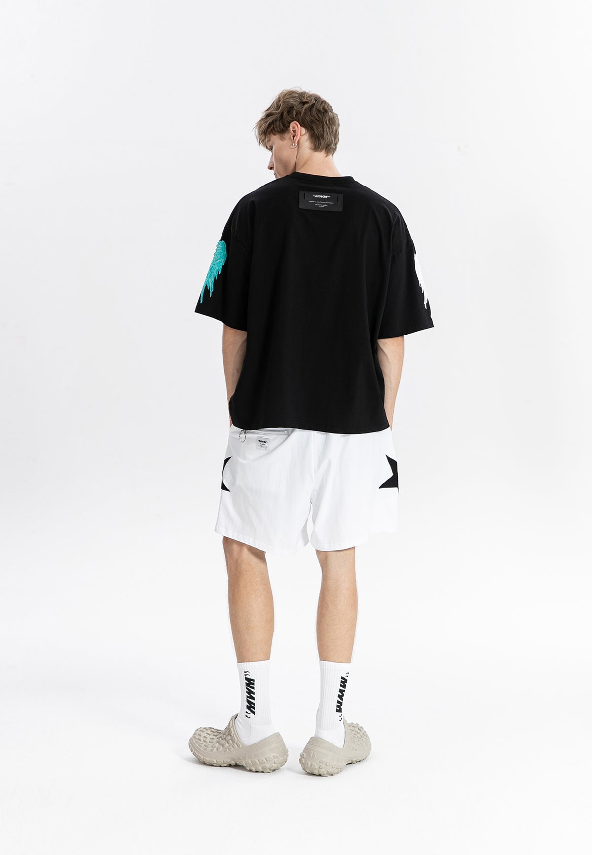 Camiseta con alas bordadas | MWM