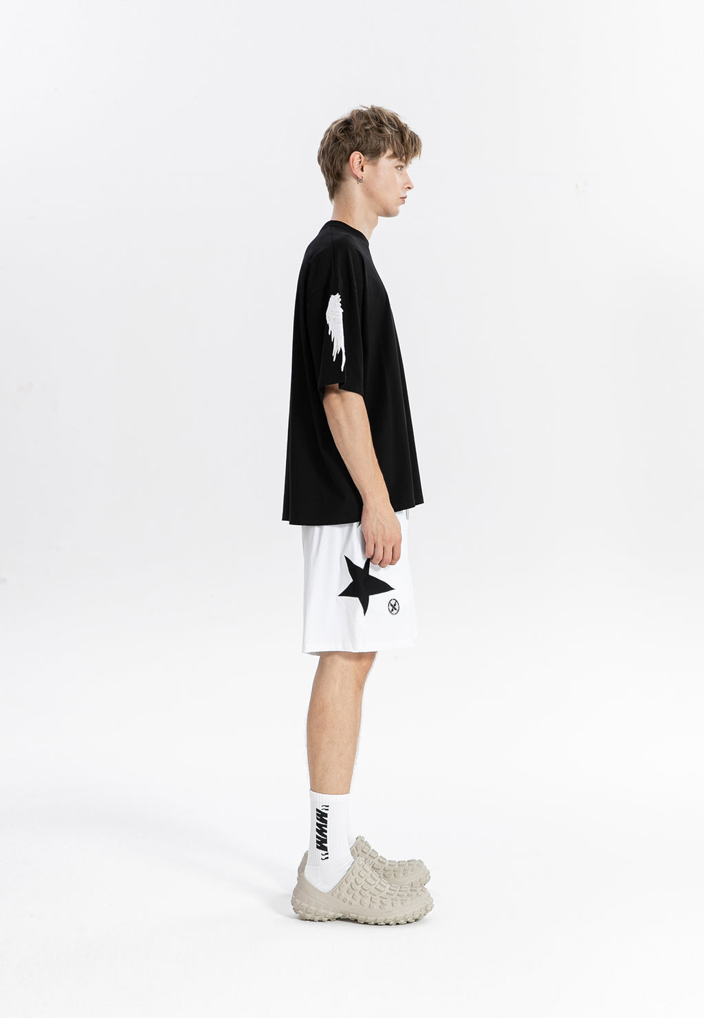 Camiseta con alas bordadas | MWM