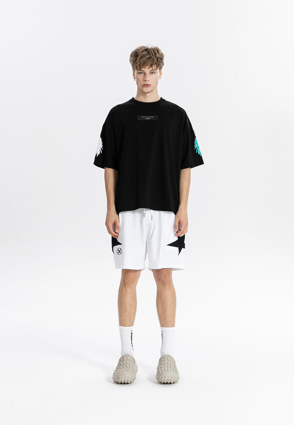 Camiseta con alas bordadas | MWM