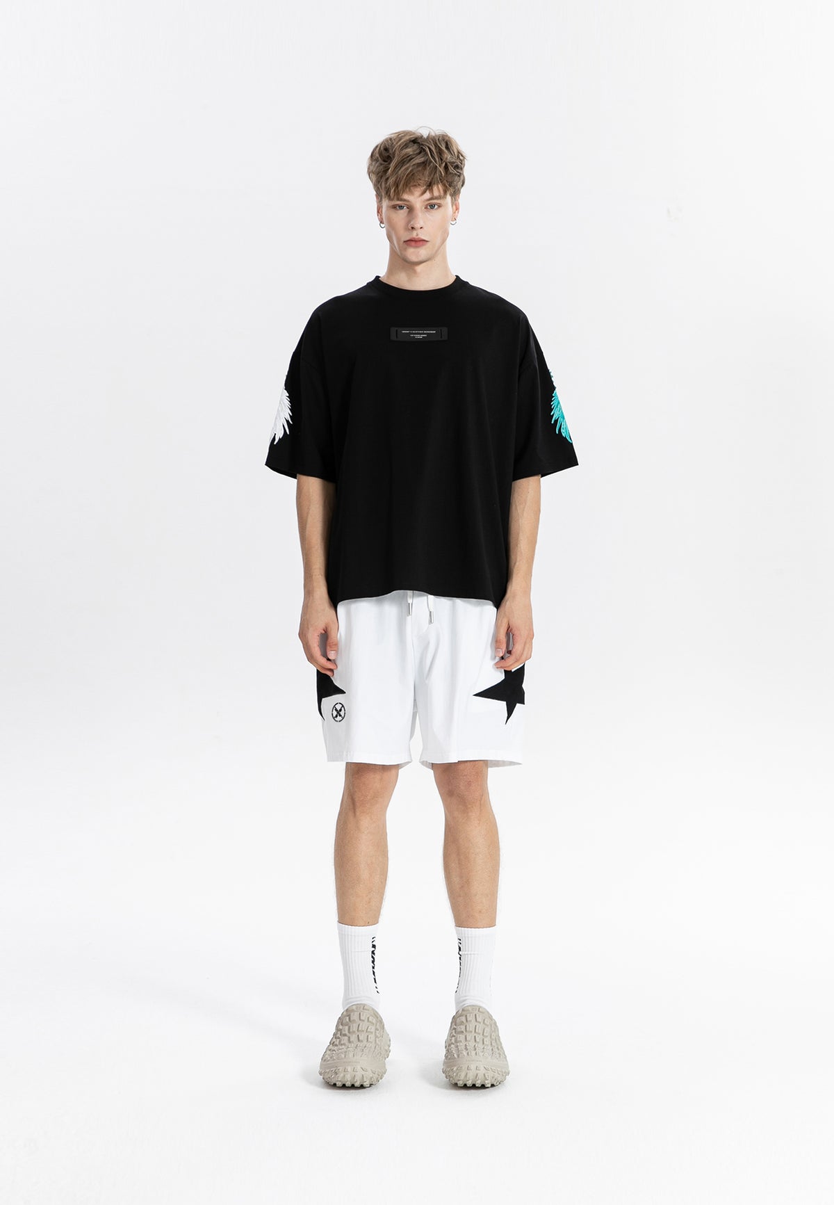 Camiseta con alas bordadas | MWM