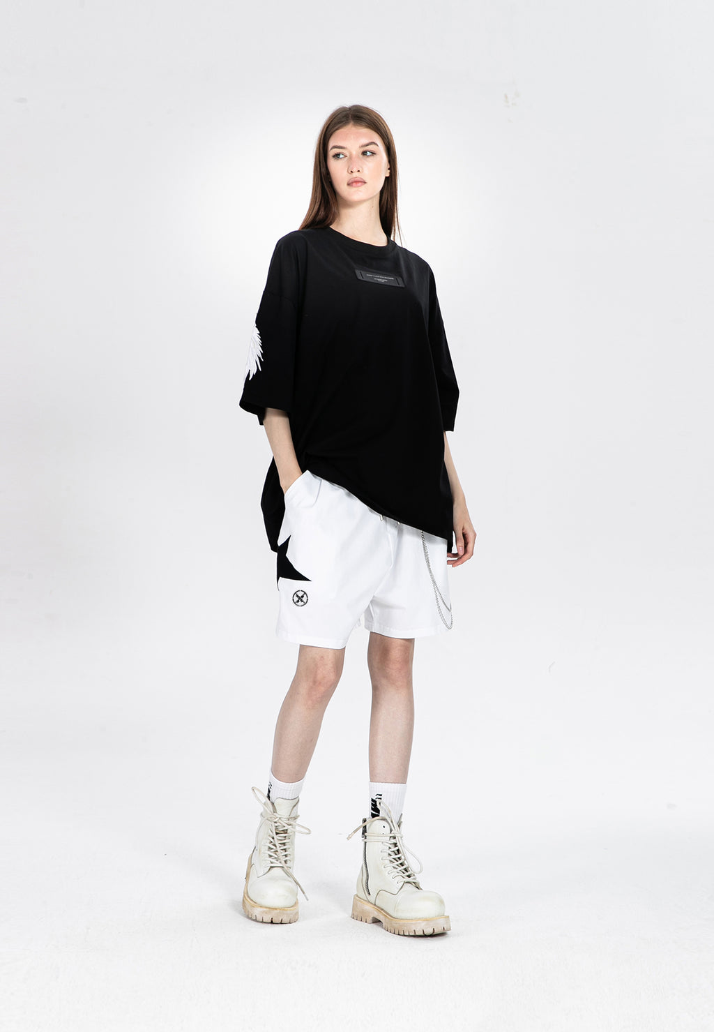 Camiseta con alas bordadas | MWM