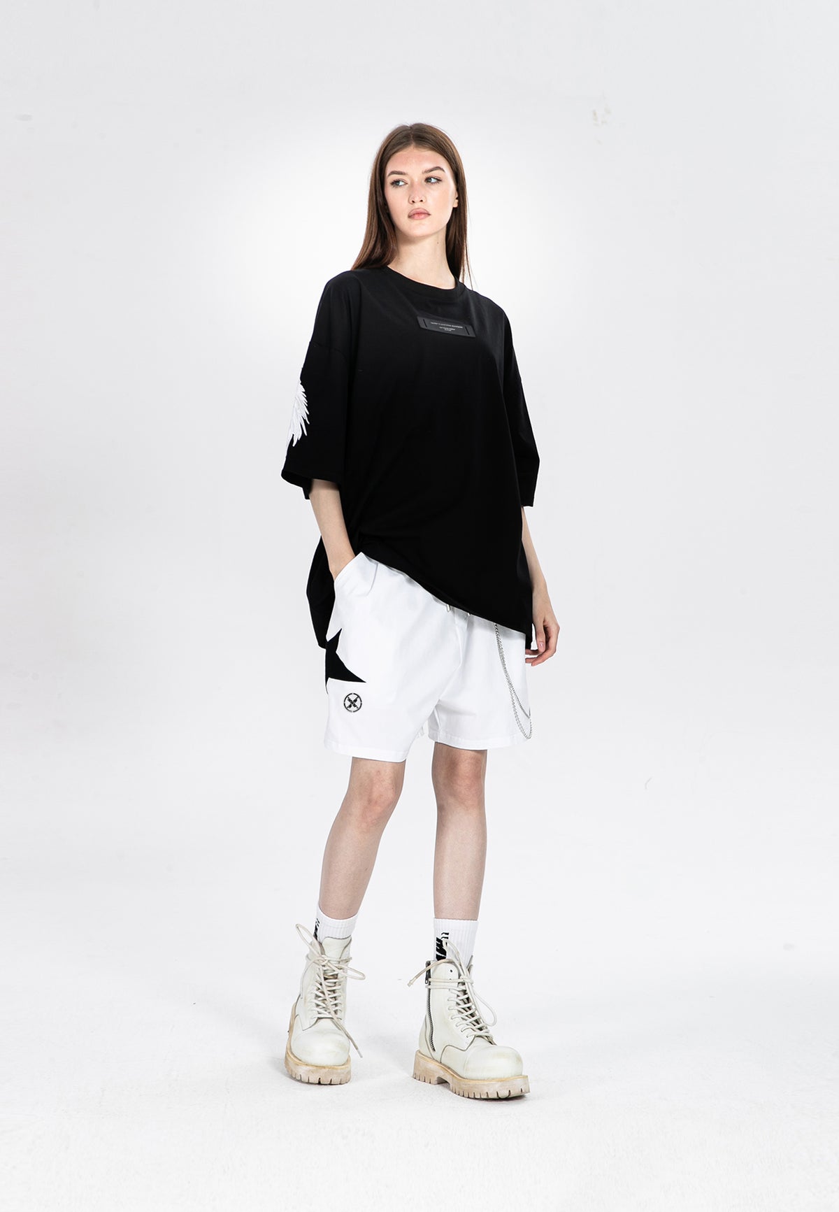 Camiseta con alas bordadas | MWM