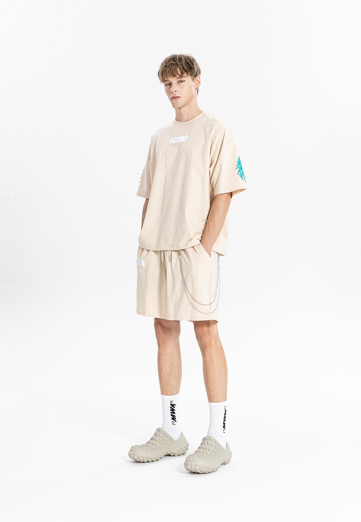 Camiseta con alas bordadas | MWM