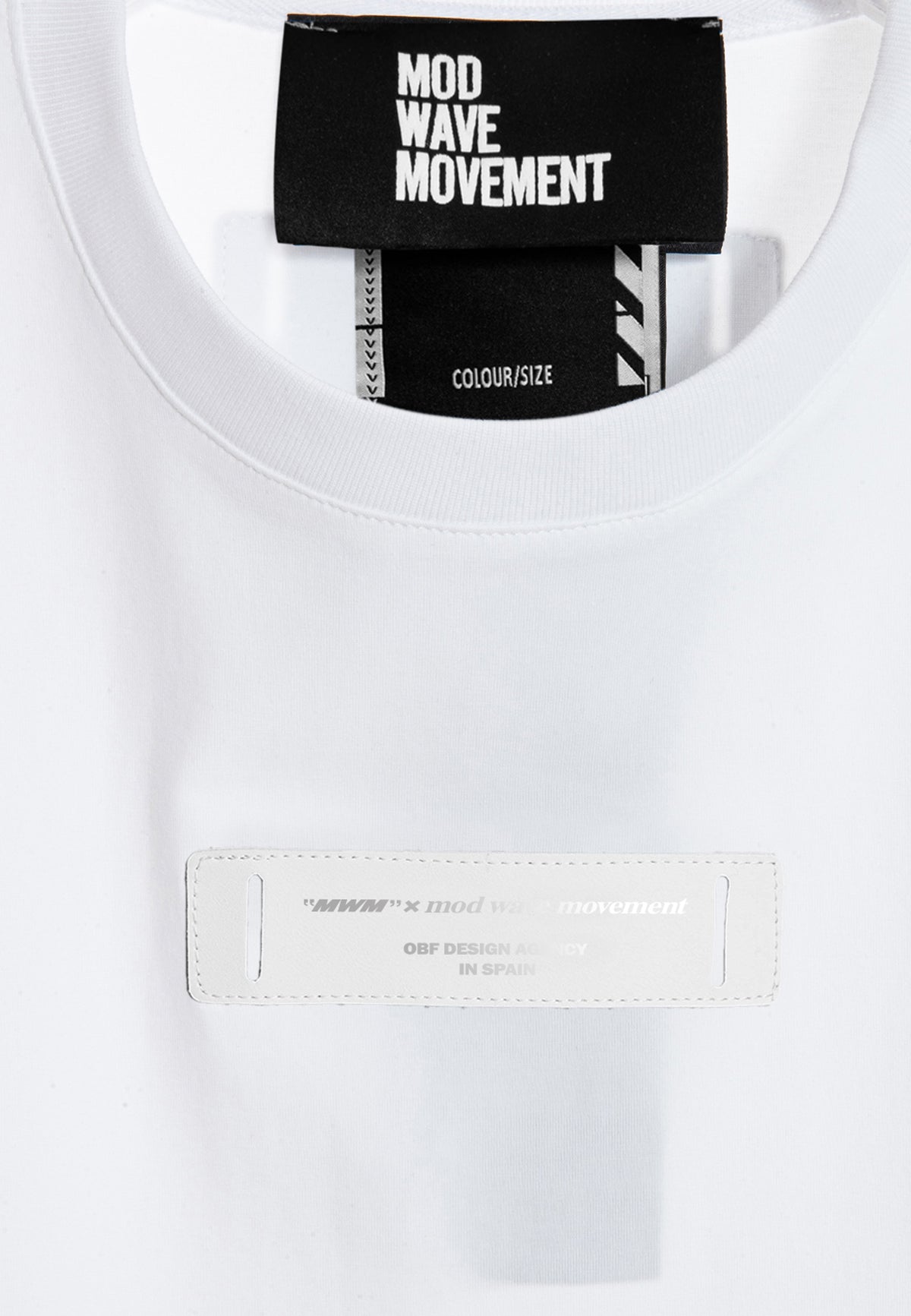 Camiseta con alas bordadas | MWM