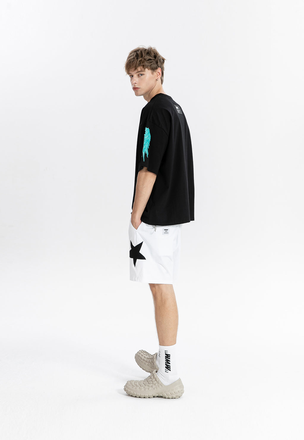 Camiseta con alas bordadas | MWM