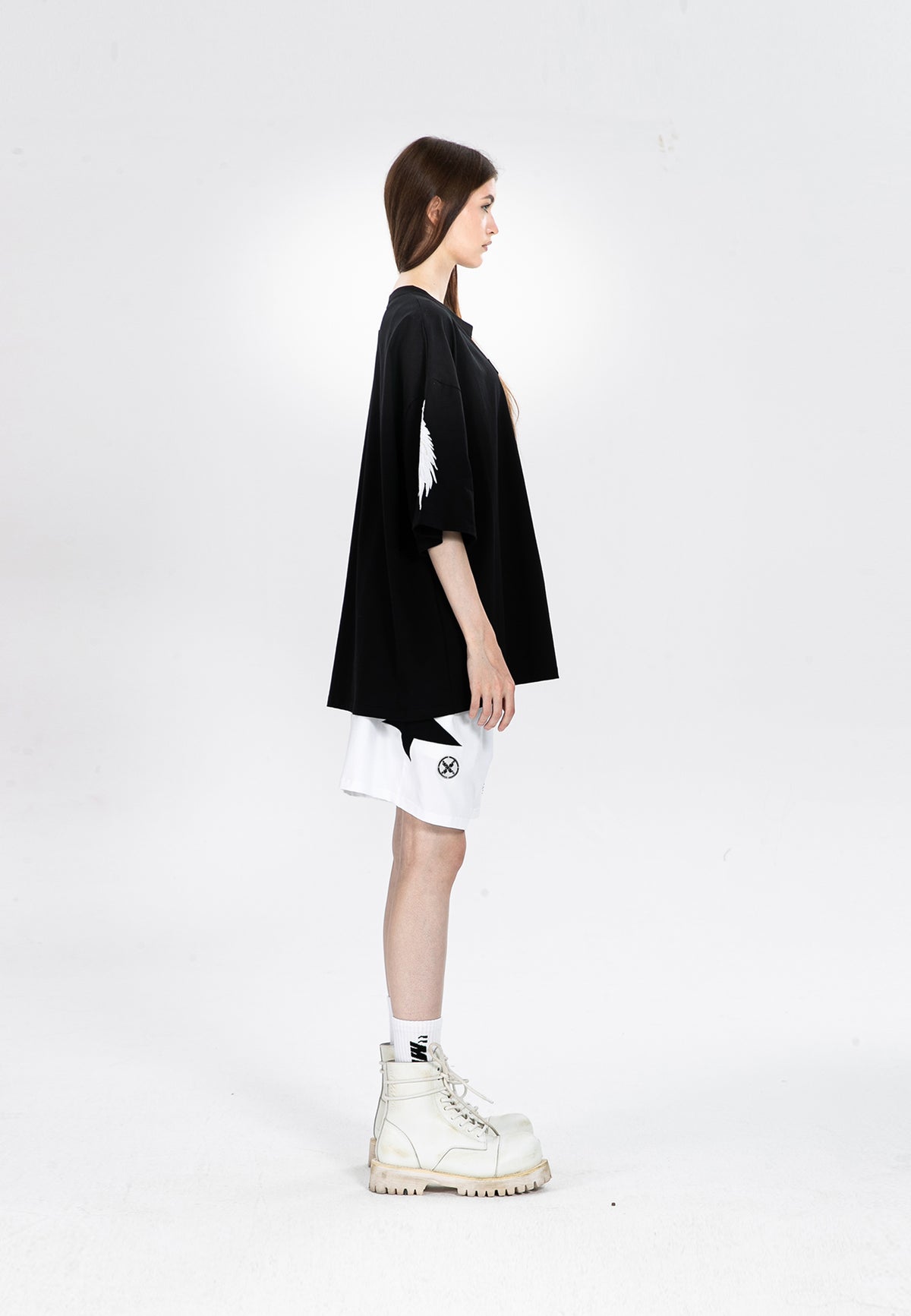 Camiseta con alas bordadas | MWM