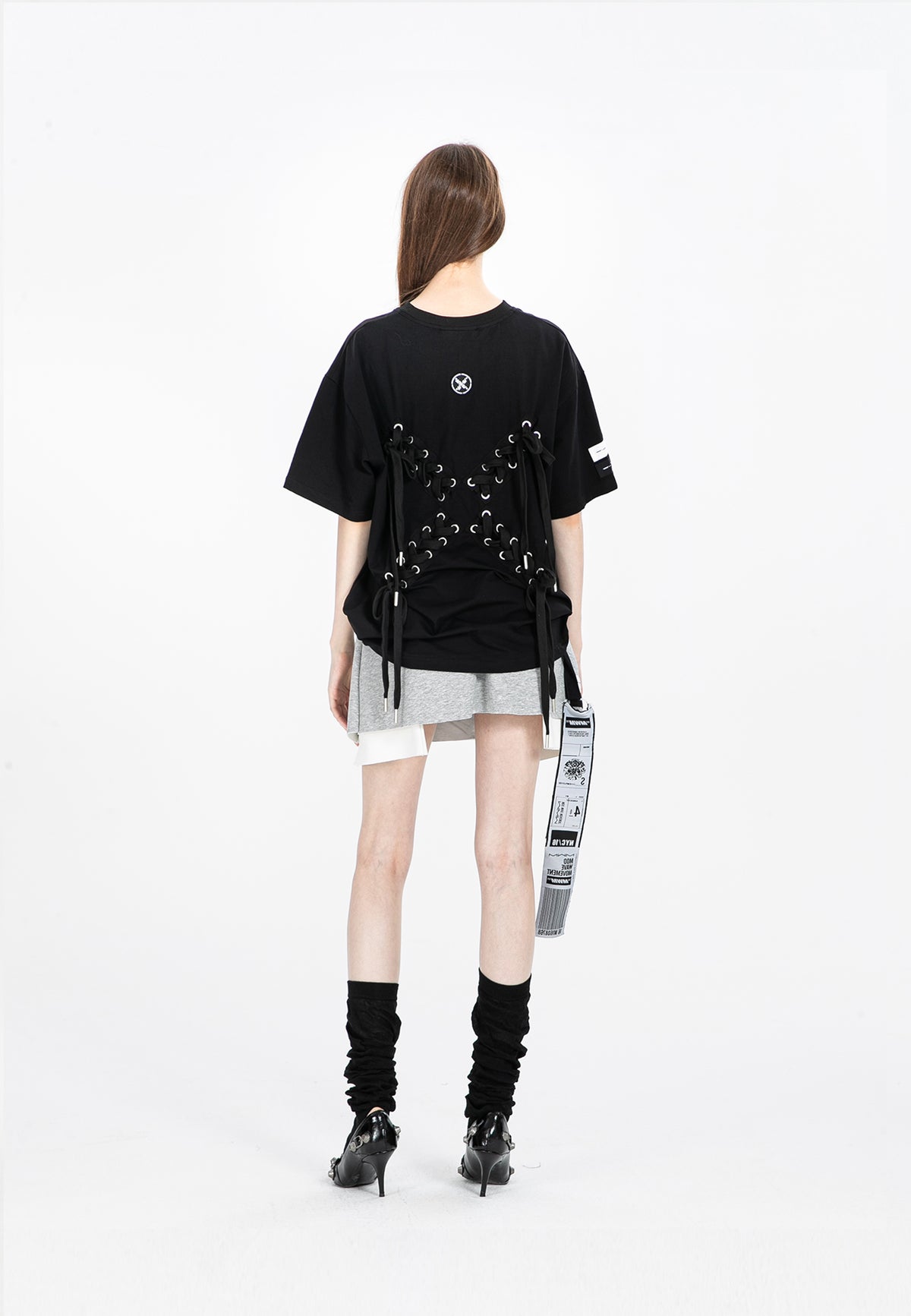 Camiseta con cordones en cruz | MWM