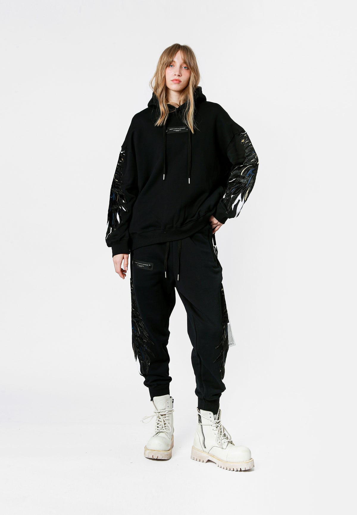 SUDADERA ALAS CON CAPUCHA