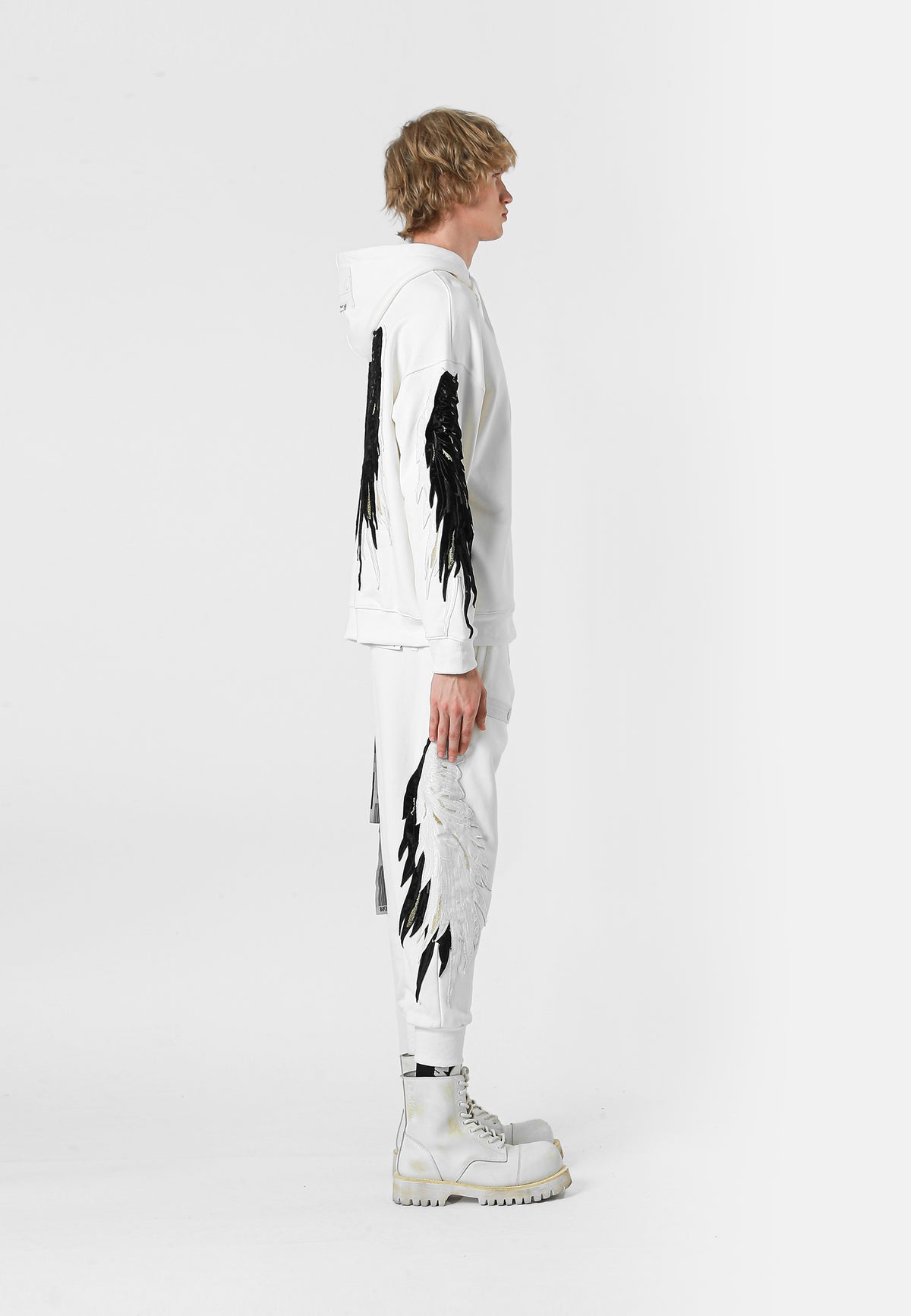 SUDADERA ALAS CON CAPUCHA