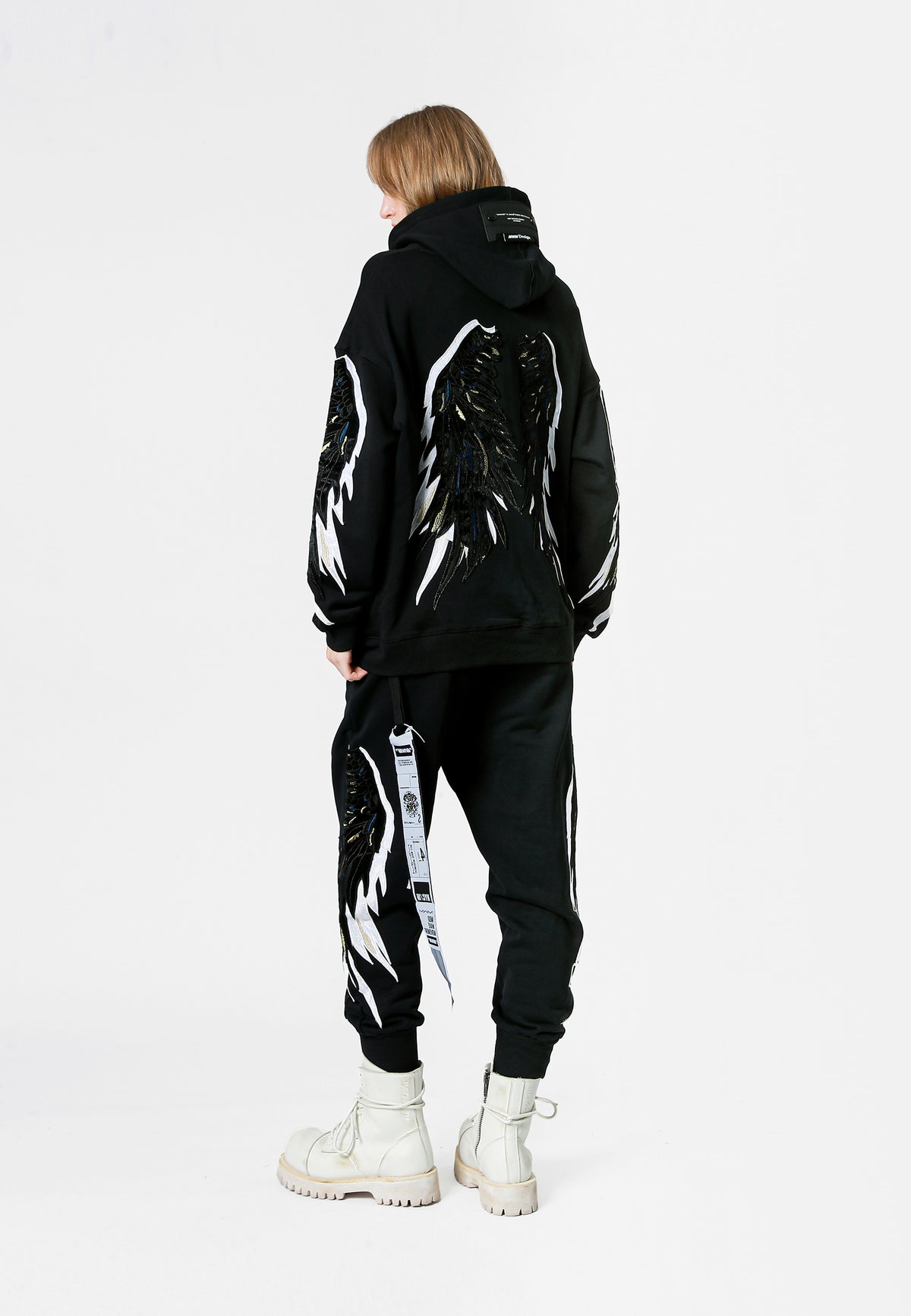 SUDADERA ALAS CON CAPUCHA