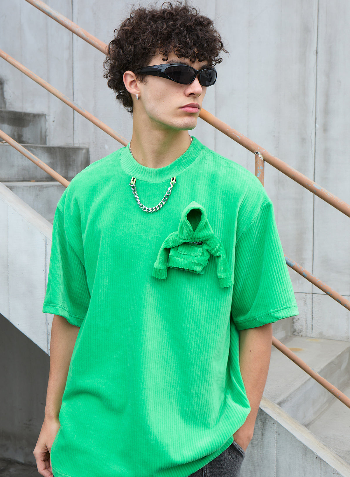 T-SHIRT WITH MINIATURE AND CHAIN