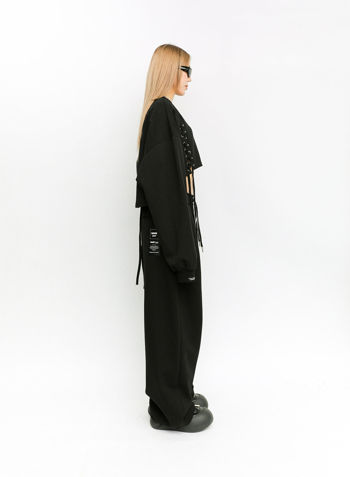 MWM CROPPED SWEATSHIRT