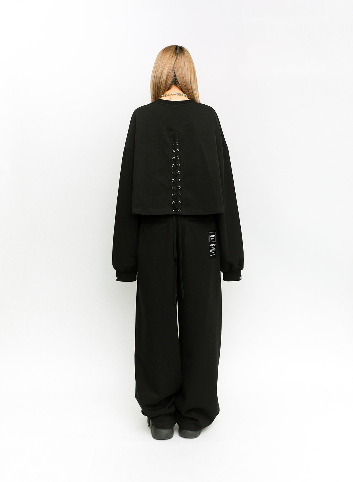 MWM CROPPED SWEATSHIRT