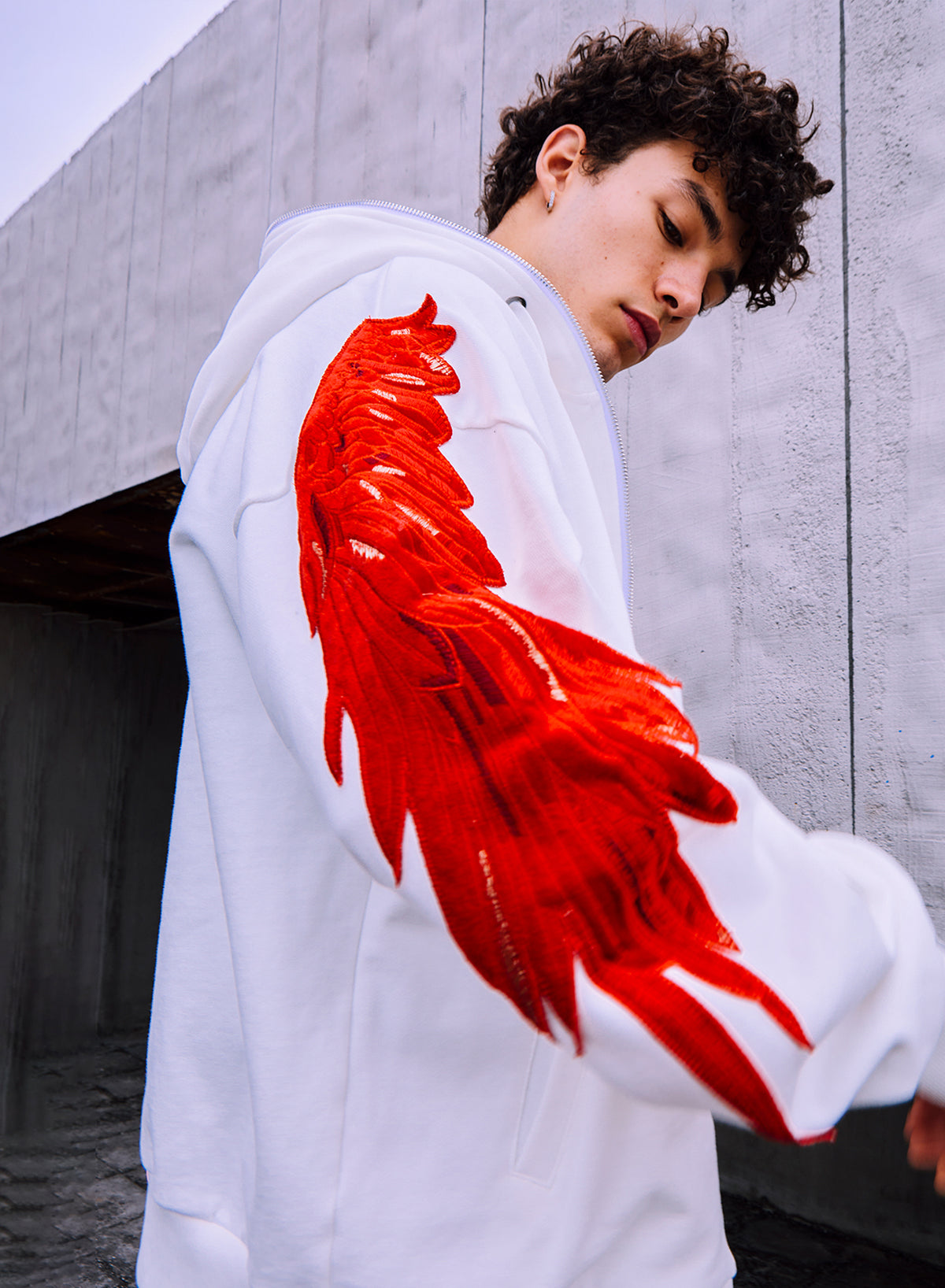 SUDADERA ALAS CON CAPUCHA