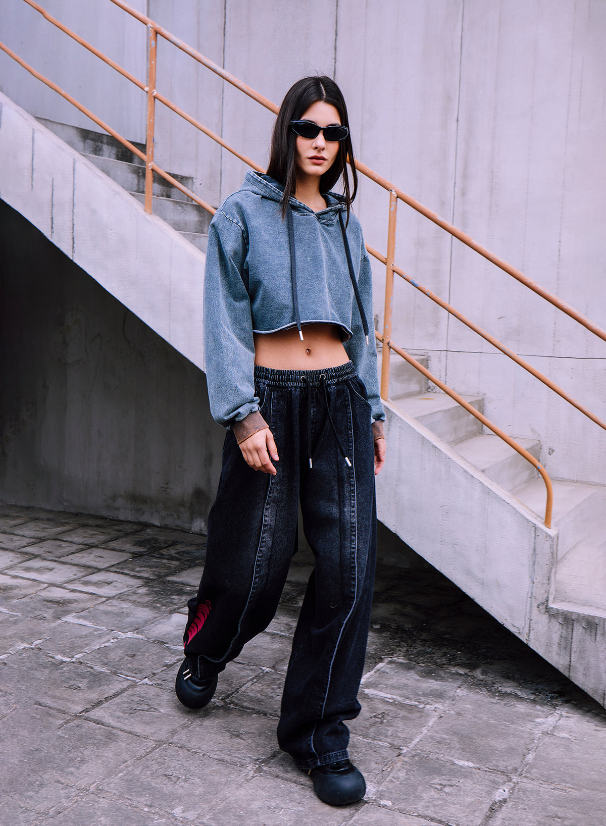 MWM CROPPED SWEATSHIRT
