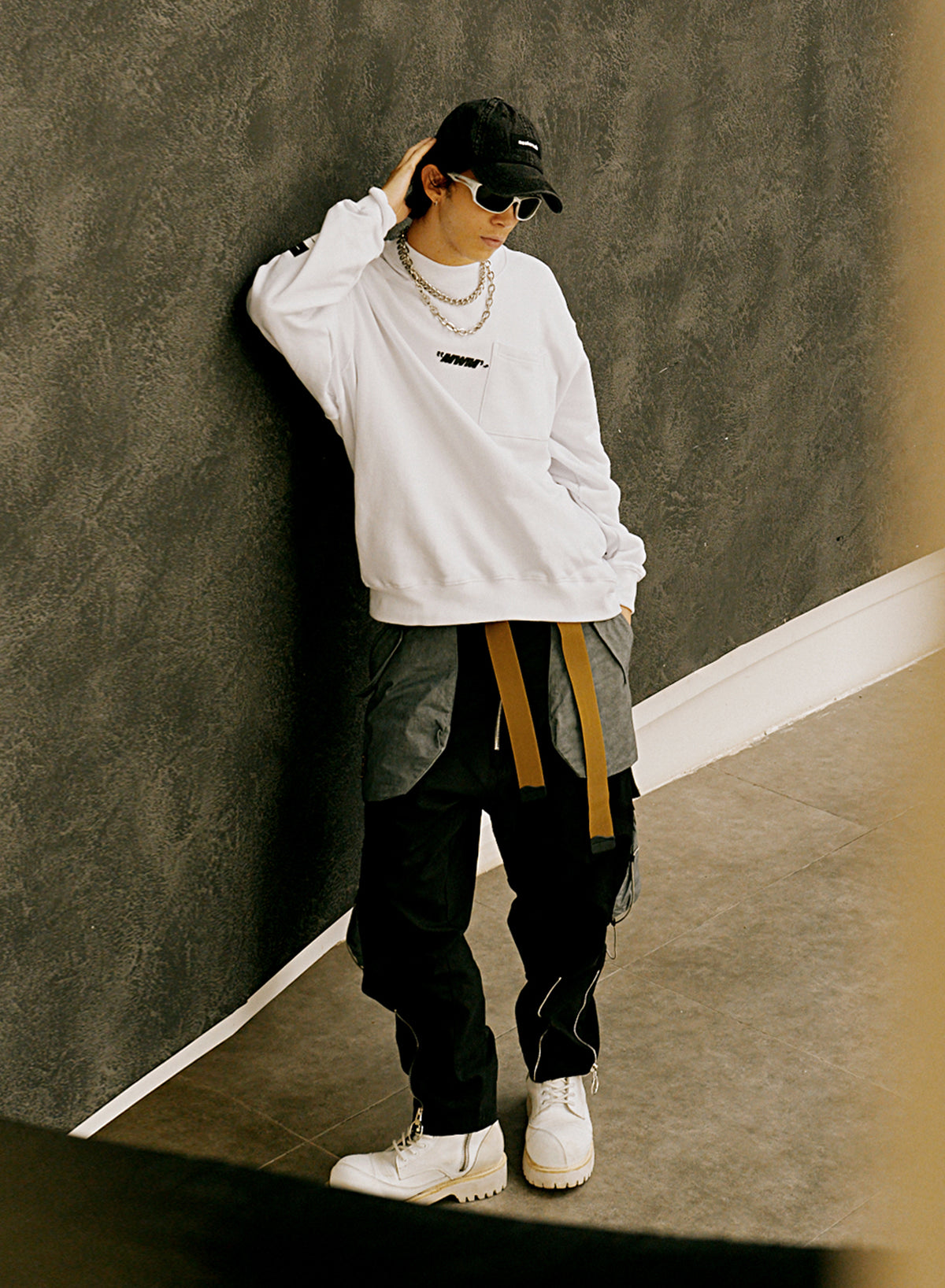 MWM EMBROIDERED WINGS SWEATSHIRT