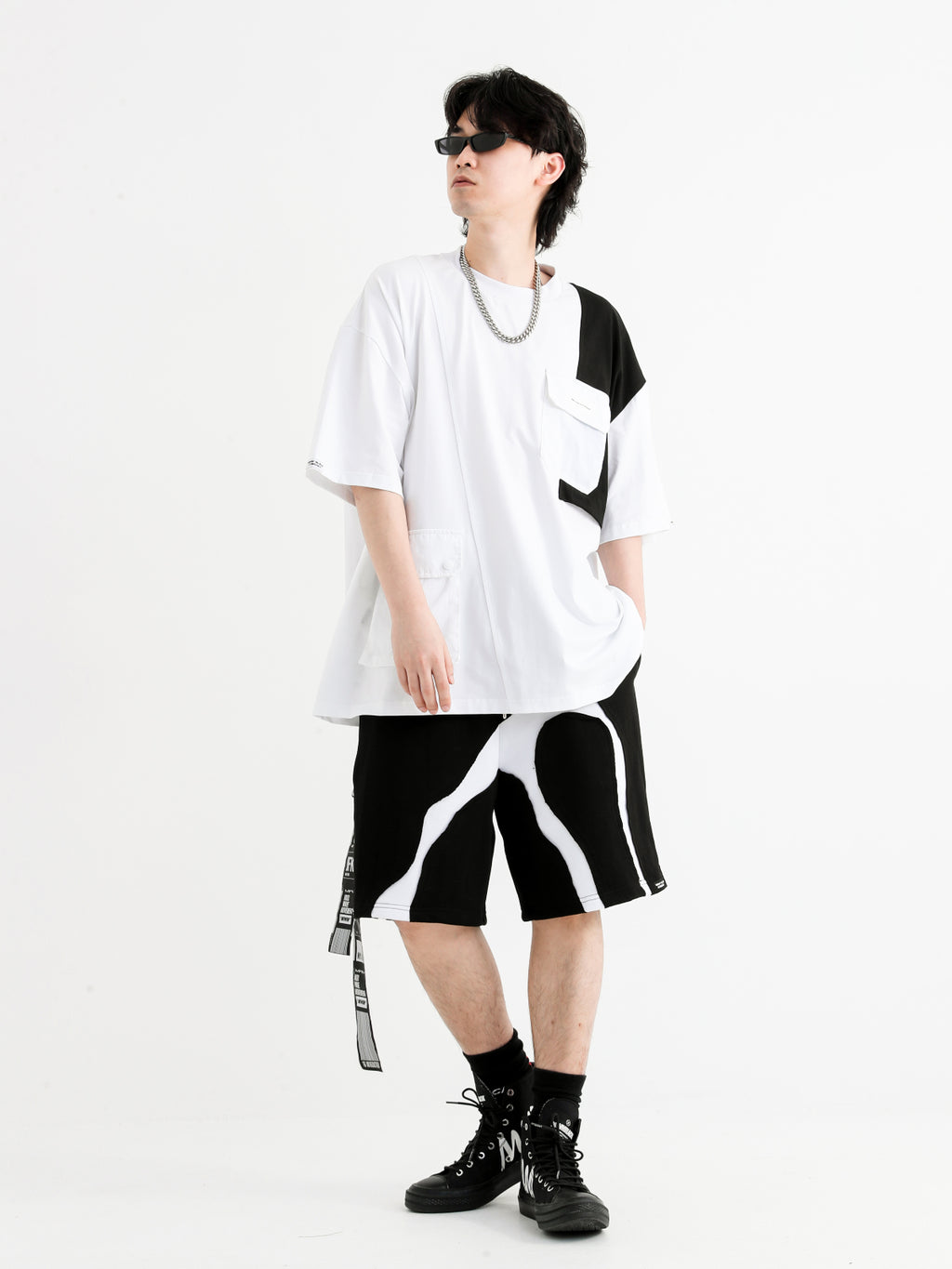 BLACK AND WHITE BERMUDA SHORTS