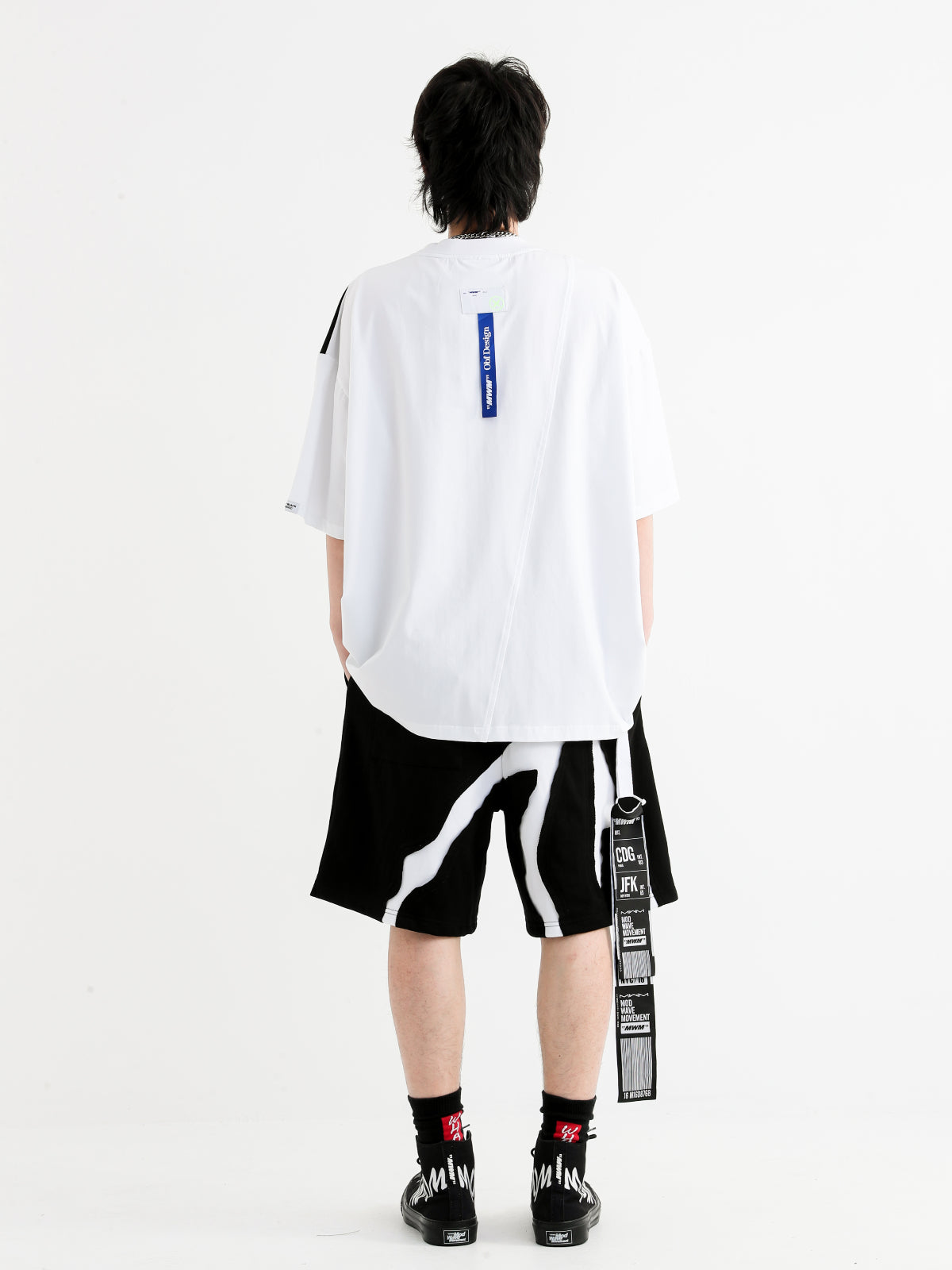 BLACK AND WHITE BERMUDA SHORTS