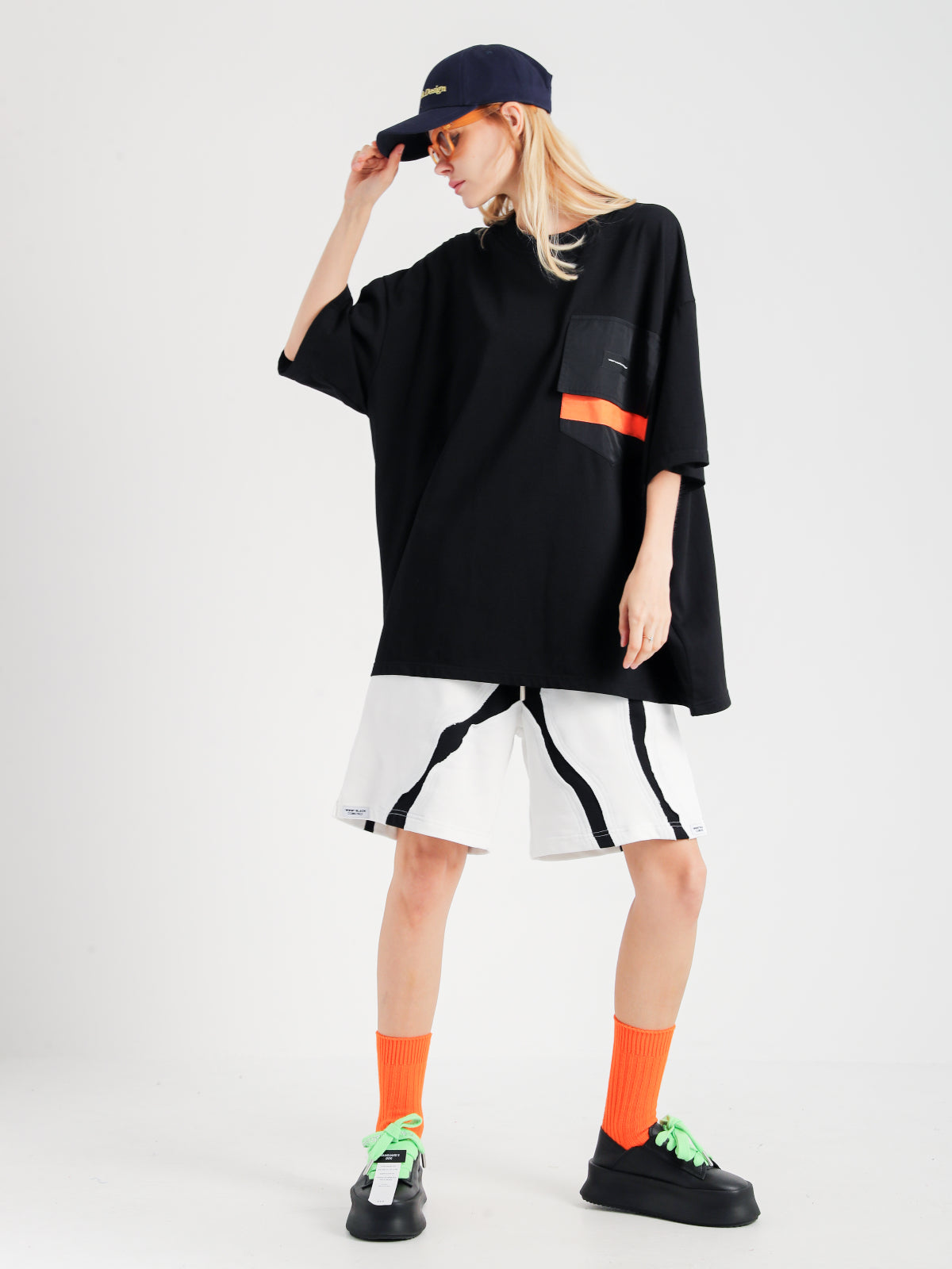 BLACK AND WHITE BERMUDA SHORTS