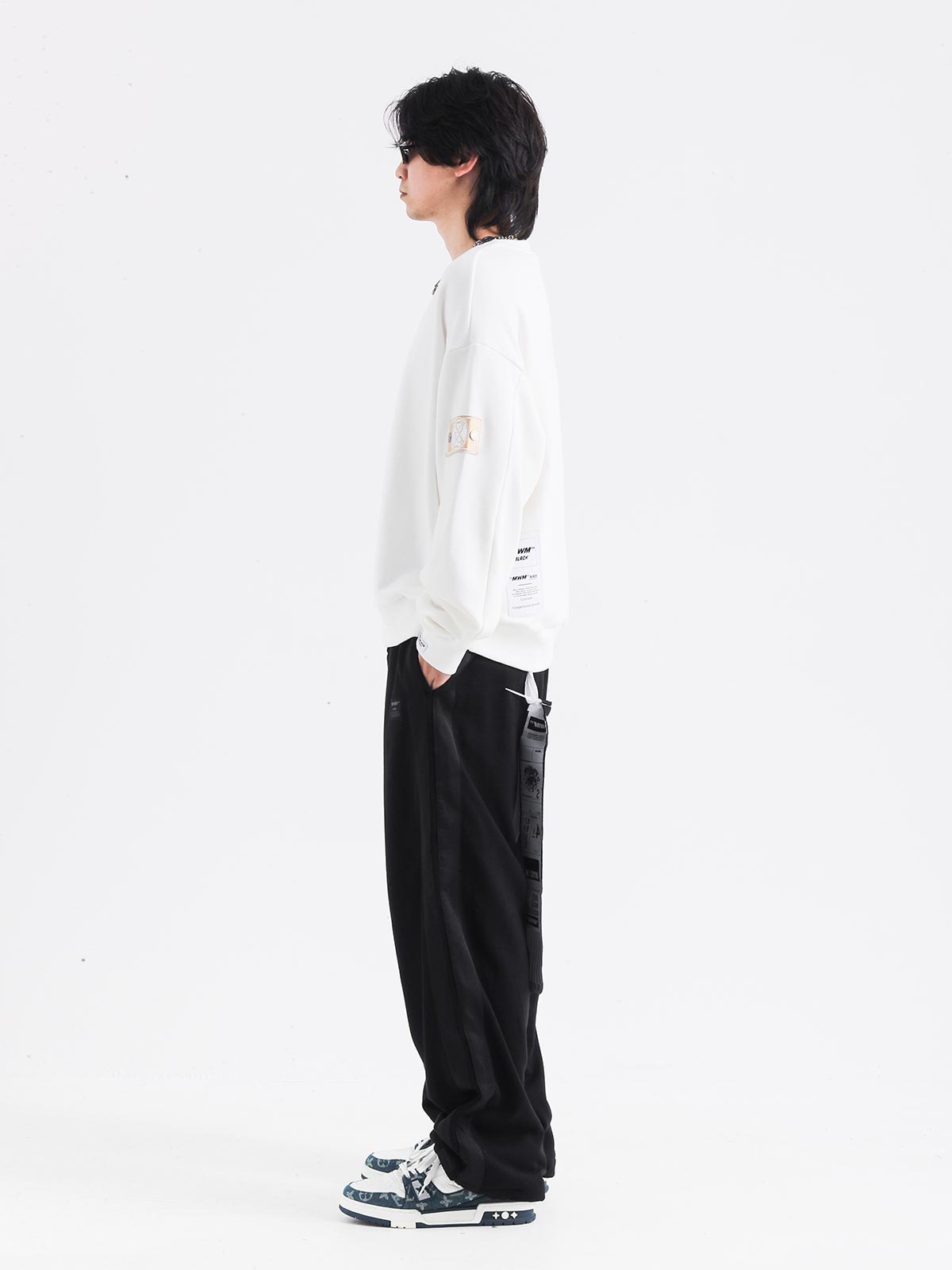 BASIC SWEATER